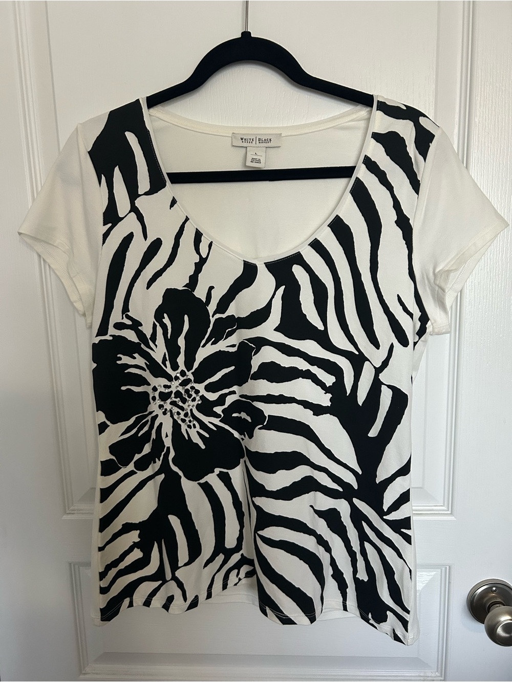White House Black Market Black & White Floral Zebra Scoop Neck Tee